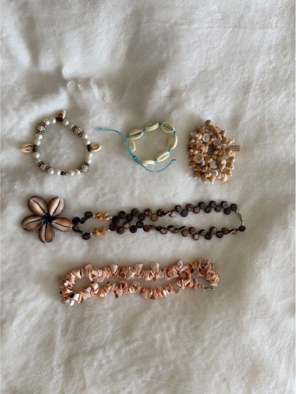 Set of various shell jewelry necklaces / bracelets (new croft & barrell)